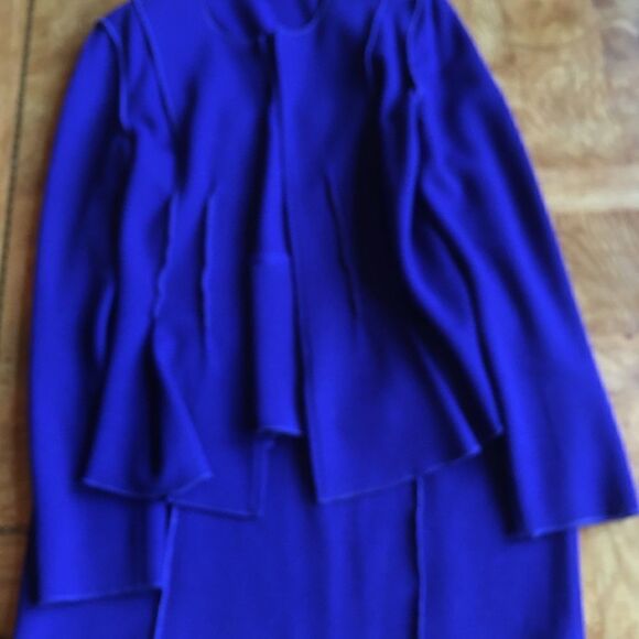 ST. JOHN Blue Seamed Suit - Picture 6 of 8